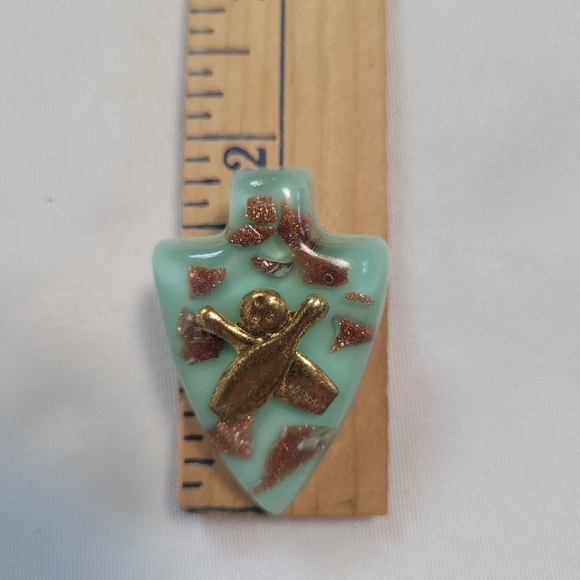 Vintage 1950's Lucite Arrrowhead Bowling Brooch Mod Stylized Enamel Pin Brooch - Picture 4 of 4